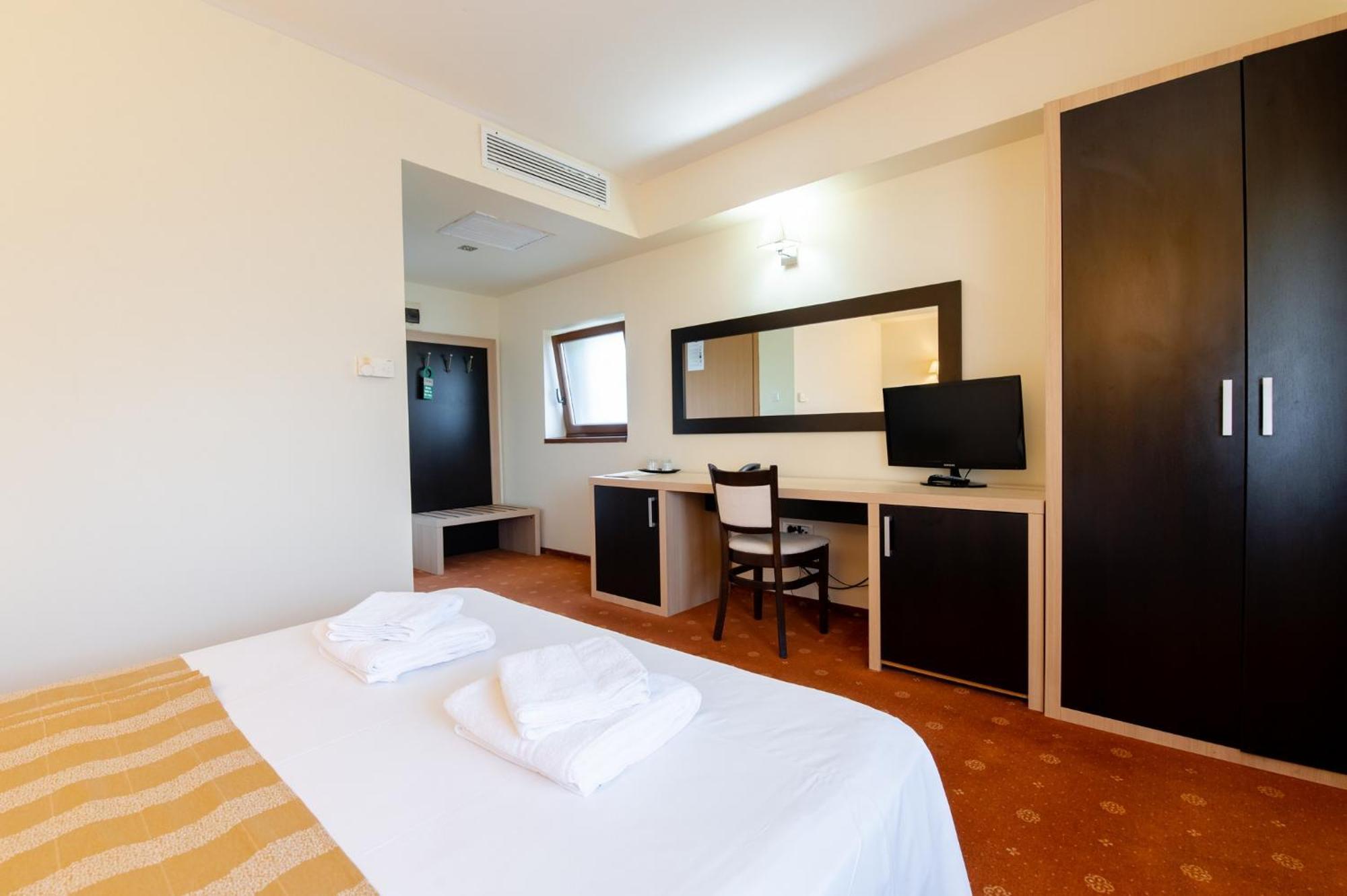 Hotel Oxford By Timhotels Τιμισοάρα Εξωτερικό φωτογραφία