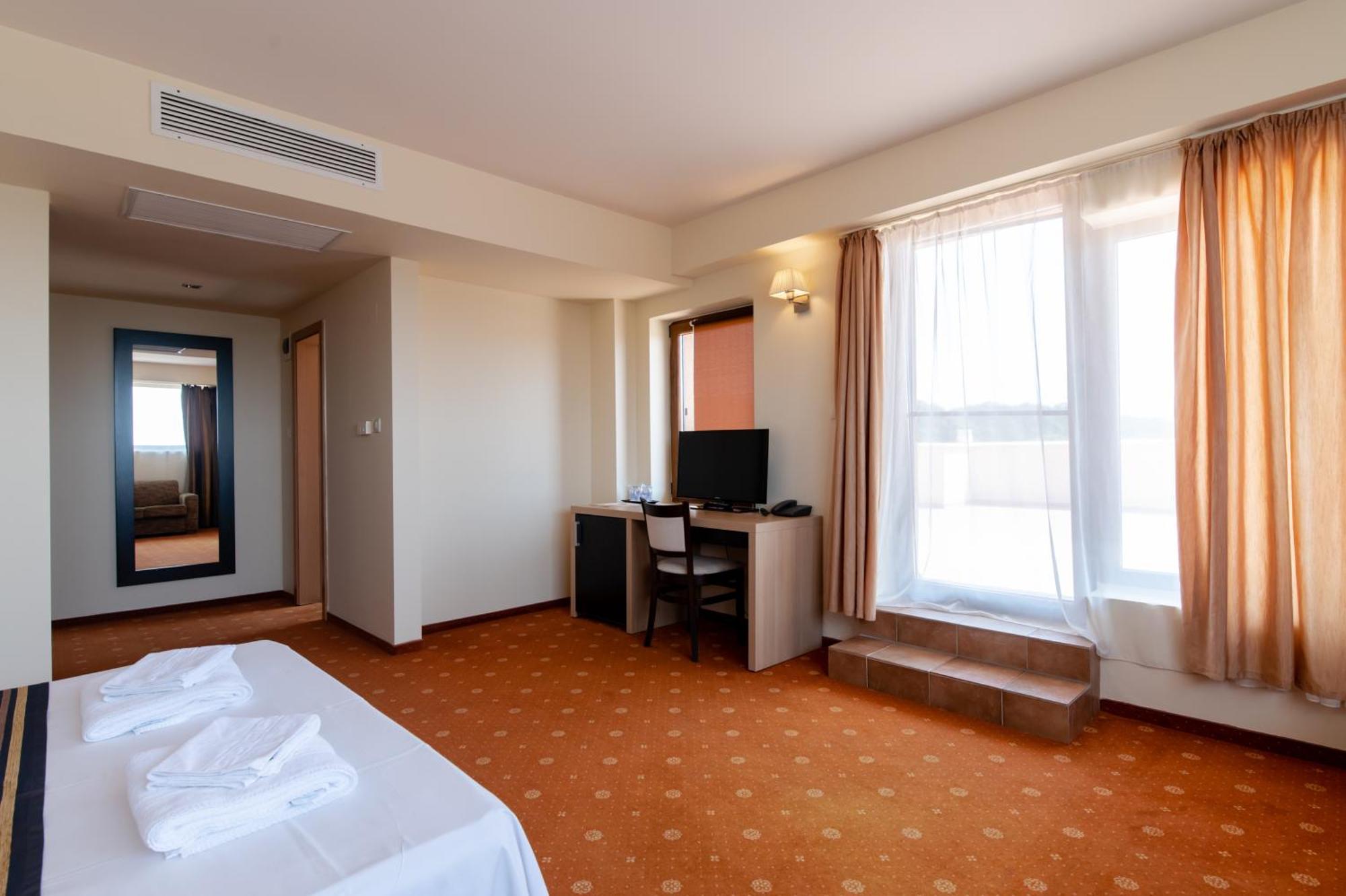 Hotel Oxford By Timhotels Τιμισοάρα Εξωτερικό φωτογραφία
